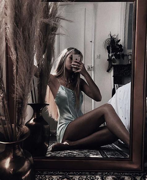Pin By Top Santo Fashion On Women S Fashion Mirror Selfie Poses