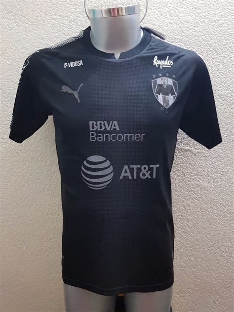 La camisa trae impreso al frente el nuevo patrocinador, una casa de apuestas, y. Jersey Playera Rayados Monterrey Visita Y Local 2018 ...