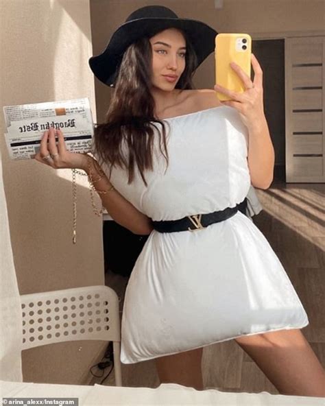 Instagram Users Wear Pillows As Dresses In Quarantine Style Challenge
