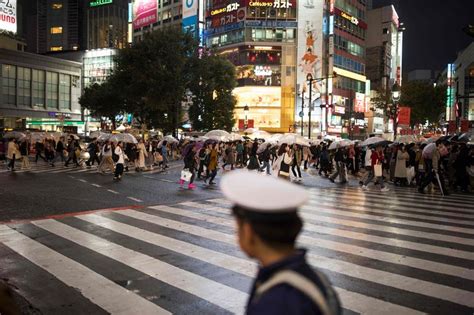 In Pictures People At Worlds Busiest Pedestrian Crossing In Japan
