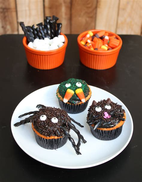 Easy cupcake decorating ideas for kids. Creepy Halloween Cupcakes | 52 Kitchen Adventures