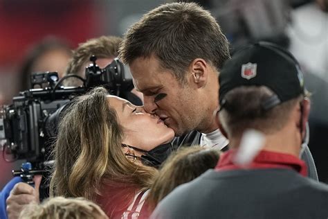 Tom Brady Gisele Bundchen Finalize Divorce To End 13 Year Marriage Cgtn