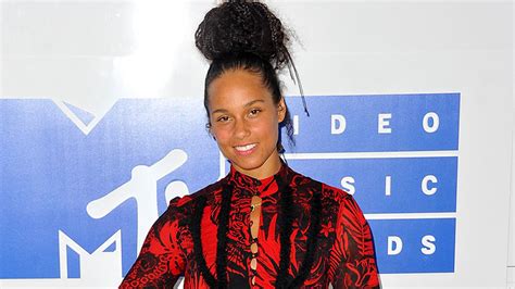 Alicia Keys Responds To Criticism For Going Make Up Free Hello