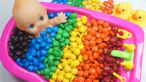 Baby Doll Bath Time With M M Learn Colors Surprise Toys Video Dailymotion