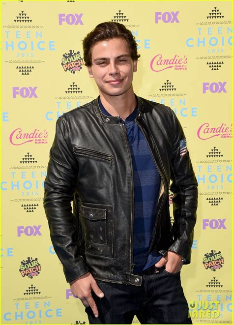 Twitter Reacts To Jake T Austin Dating Huge Fan Danielle Ceasar Photo 916994 Photo Gallery