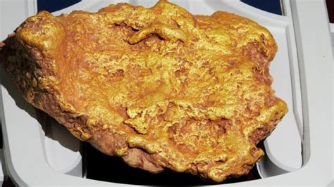 Wa Gold Prospector Unearths Giant 323kg ‘ducks Foot Nugget In