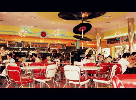 +65 6818 1914 mon to thu quote 'ladyironchef' to enjoy a complimentary bottle of italian sparkling (piccini, vino spumante, brut prosecco, col dorato and rose brut prosecco) when you dine in a group of minimum 4 pax. Mel's Drive In Diner at Universal Studios Singapore | Flickr