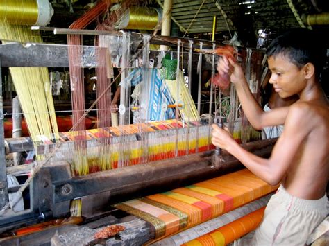 I Photograph Asian Hand Loom Weavers
