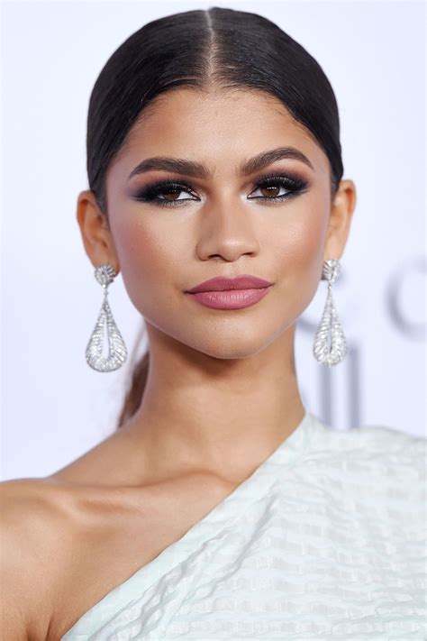 Thelist Smoky Eye Season Zendaya Makeup Zendaya Hair Makeup Looks