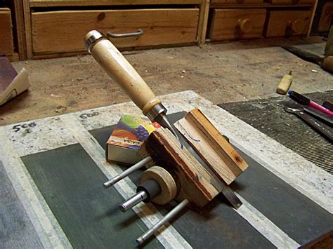 Chisel sharpening jigs make an individual's job easier when it comes to honing chisels and other turning tools etc. Mytech: DIY Chisel sharpening jig (work in progress)