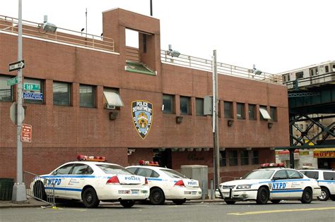 P044 Nypd Police Station Precinct 44 Concourse Bronx New York City