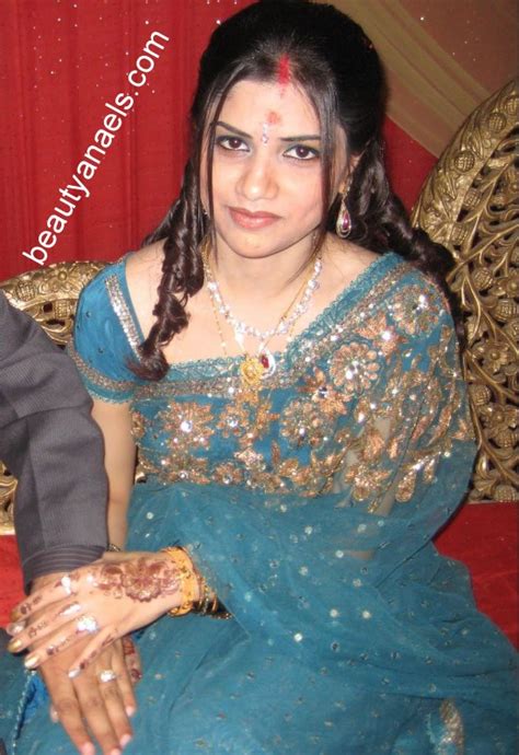Hot Celebrity Bollywood Tamil Hot Aunty Photos
