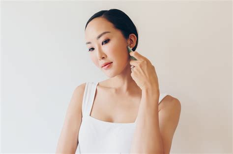 Gua sha is a practice of traditional chinese medicine that brings incredible benefits to your skin. The Nonsurgical Face Lift - Your Guide to Gua Sha