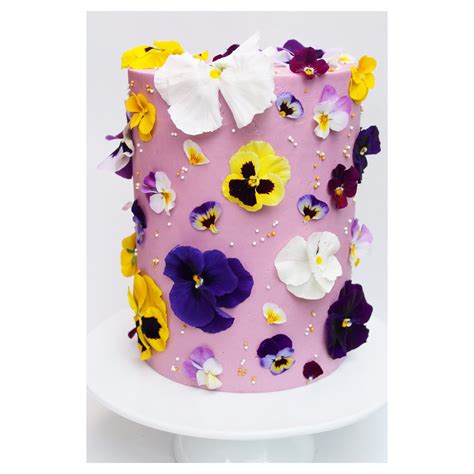 Well you're in luck, because here they come. Edible fresh flower cake in 2020 | Fresh flower cake ...