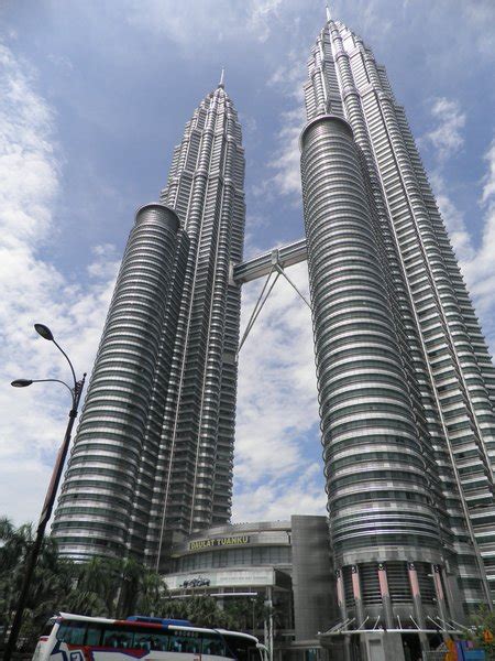 The lifts are not your average lifts because their speed is 6.1 meter per second. Petronas Twin Towers | Photo