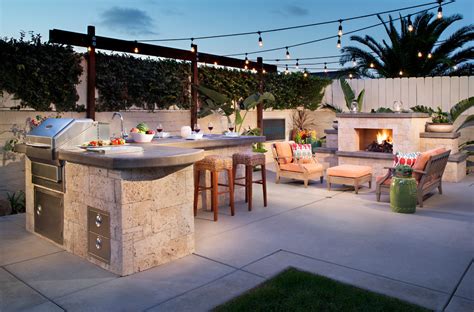 Whether your dream backyard is designed for entertaining a crowd or just relaxing with a good book, our landscaping and remodeling pros pull out all the stops to take these backyards from blah to breathtaking. 22+ Outdoor Kitchen Bar Designs, Decorating Ideas | Design ...