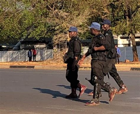 Heavily Armed Police Patrol Harare The Zimbabwe Mail