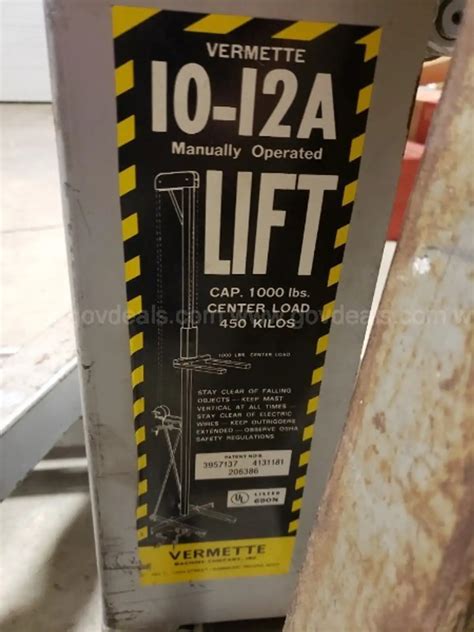 Vermette 10-12A Manual Lift | GovDeals