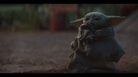 Baby Yoda Grogu Eating A Frog Scene The Mandalorian Youtube