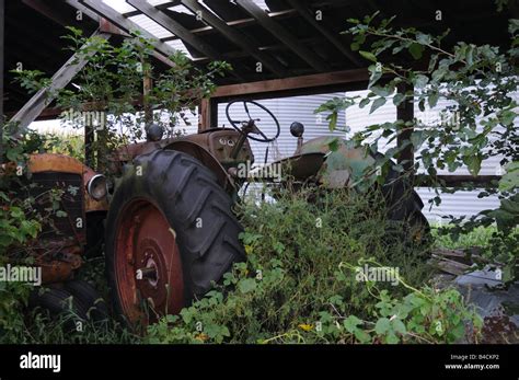 Old Oliver Farm Tractor On Rural Farm Usa Stock Photo Alamy