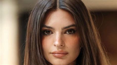 Emily Ratajkowski Completamente Nuda La Foto Da Bollino Rosso