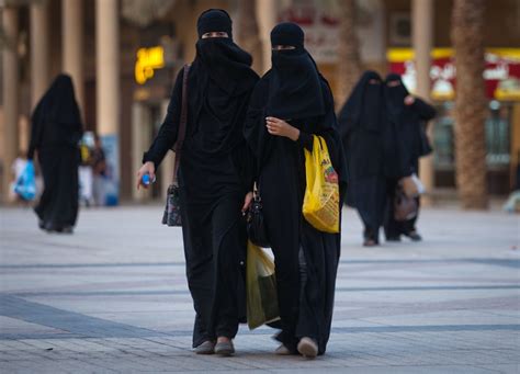 Burka Nikab Tschador Ein Überblick über Die Verschleierungen Muslimischer Frauen Rundschau