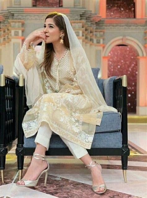 Pin By Maya Khaani On Pakistani Actors Fashion Pakistani Fashion Stunning Women