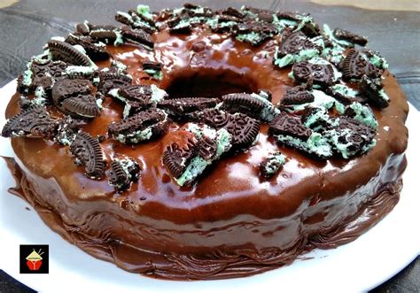 If going for a vanilla based fudge, use vanilla frosting and white chocolate chips. Mint Oreo Chocolate Fudge Cake, perfect for chocolate ...
