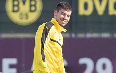 Check out his latest detailed stats including goals, assists, strengths & weaknesses and match. Raphael Guerreiro rejected Barcelona | MARCA in English