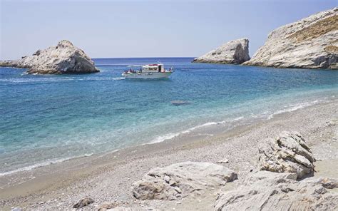 Folegandros is a beautiful untamed island in the cycladic archipelago. Folegandros Urlaub - Hotels/Apartments, Strände, Tipps