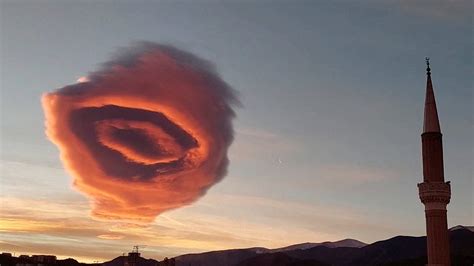 Mysterious Eye Shaped Cloud Over Turkey Causes Stir Online