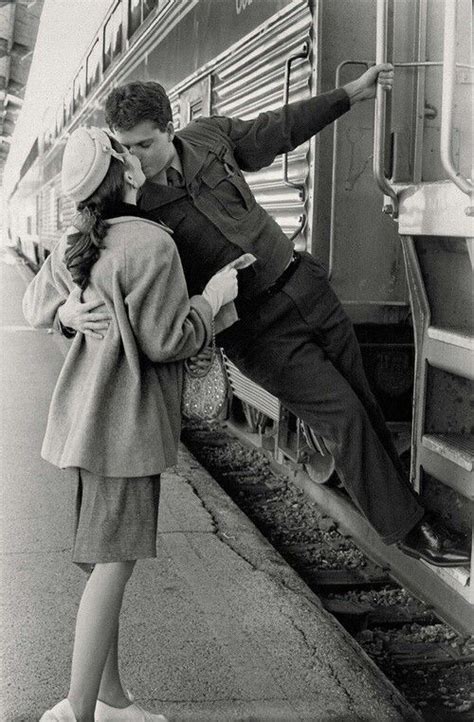 Pin By Francia Lazzari On Vintage Vintage Couples Magazine Photography Old Fashioned Love