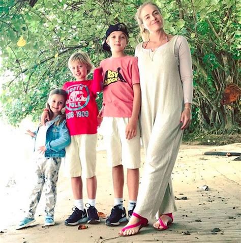 Luciano huck e angélica passaram por um grande susto na manhã deste domingo (24). Luciano Huck posta foto de Angélica com os filhos e fãs se ...