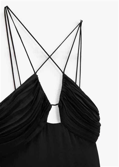 Zara Tiene El Vestido Negro Más Espectacular Con El Que Decir Adiós Al Verano Y Presumir De