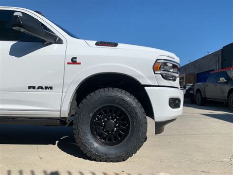 Ram 2500 Laramie Gets Aev Wheels And 35″ Tires On Stock Suspension