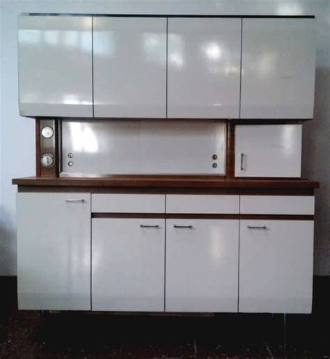 Será un mueble muy práctico para guardar la vajilla y el menaje de hogar que tanto espacio ocupa en nuestra cocina. APARADOR DE COCINA 50s - brocantro