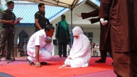 Heboh Kasus Selingkuh Di Aceh Wanita Dihukum Cambuk 100 Kali Pria 15