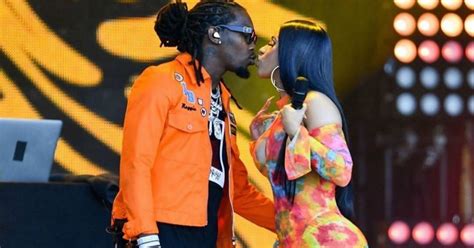 Cardi B se tatúa el nombre de su marido Offset en el muslo