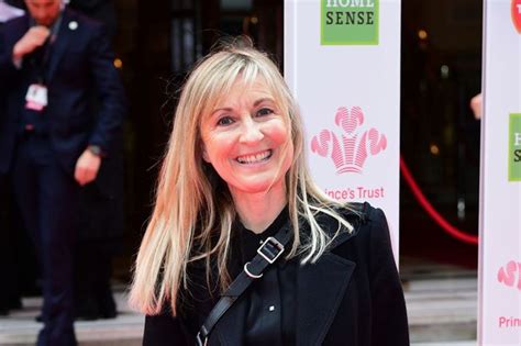 unusual alzheimer s symptoms as fiona phillips shares diagnosis liverpool echo