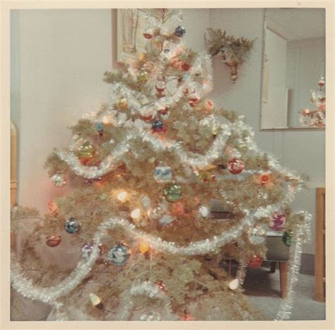 33 Interesting Snaps Show What Christmas Trees Looked Like In The 1950s