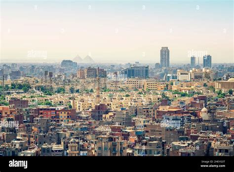 Paysage Urbain Du Caire Pyramide De Gizeh Banque De Photographies Et Dimages à Haute Résolution