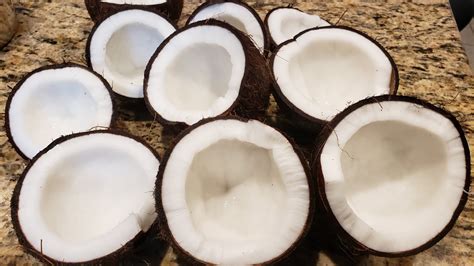 How To Cut Open Coconut In 1 Minute The Traditional Way Youtube