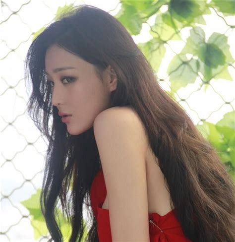 Viann Zhang Xinyu 张馨予 hot looking Chinese model Chinese Sirens