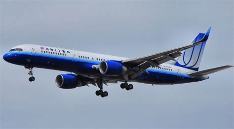 United Airlines Boeing 757 222 N549ua 5549 Cn 25397421 Flickr