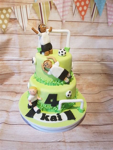 Birthday cake for boy with football players. Football green boys birthday cake (With images) | Boy birthday cake