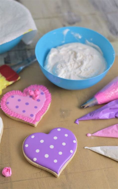 This powdered sugar icing for cookies is made with basic ingredients you likely already have on hand. Royal Icing Flowers Without Meringue Powder - cookie ideas