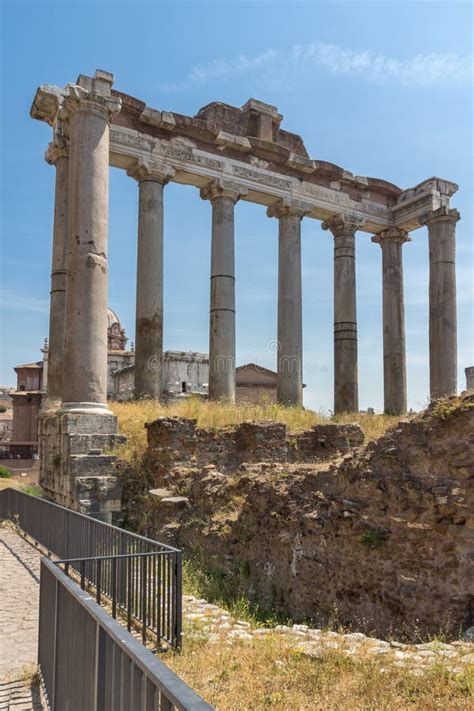 Tempio Di Saturn A Roman Forum Vista Dalla Collina Di Capitoline In