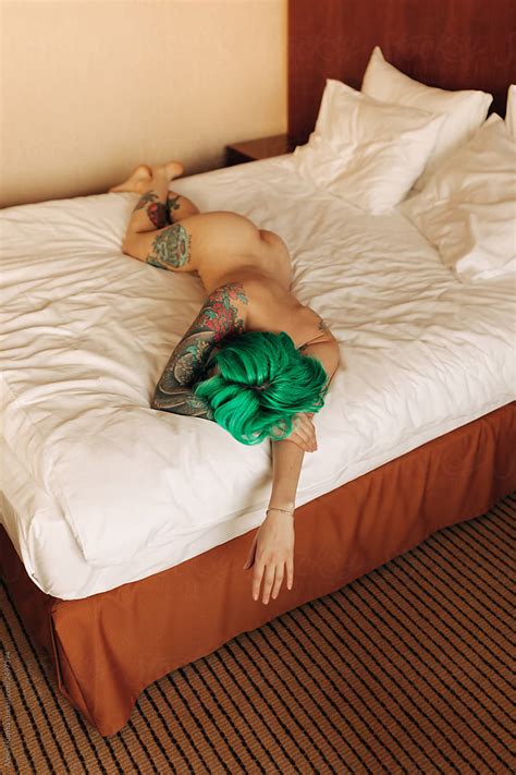 Babe Naked Woman Relax On The Bed Del Colaborador De Stocksy Alexey Kuzma Stocksy