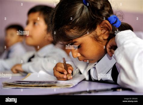 Pakistan Education Girl Hi Res Stock Photography And Images Alamy