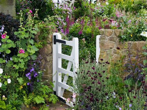 30 English Garden Design Ideas Turn Your Backyard Into A Charming Oasis